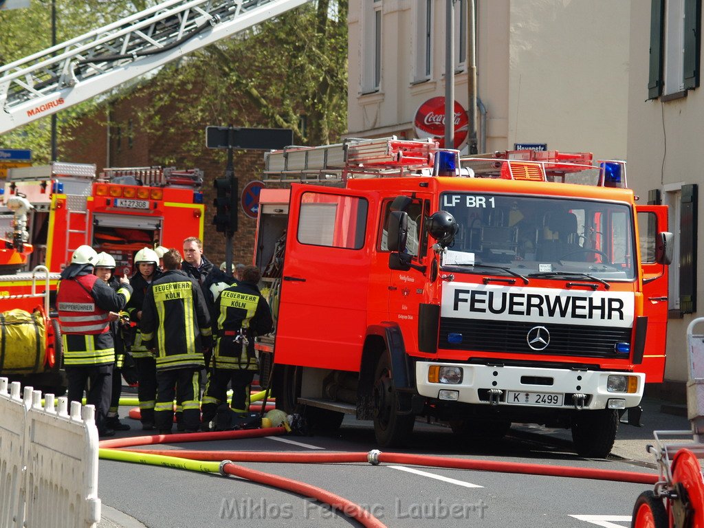Kellerbrand mit Menschenrettung Koeln Brueck Hovenstr Olpenerstr P038.JPG